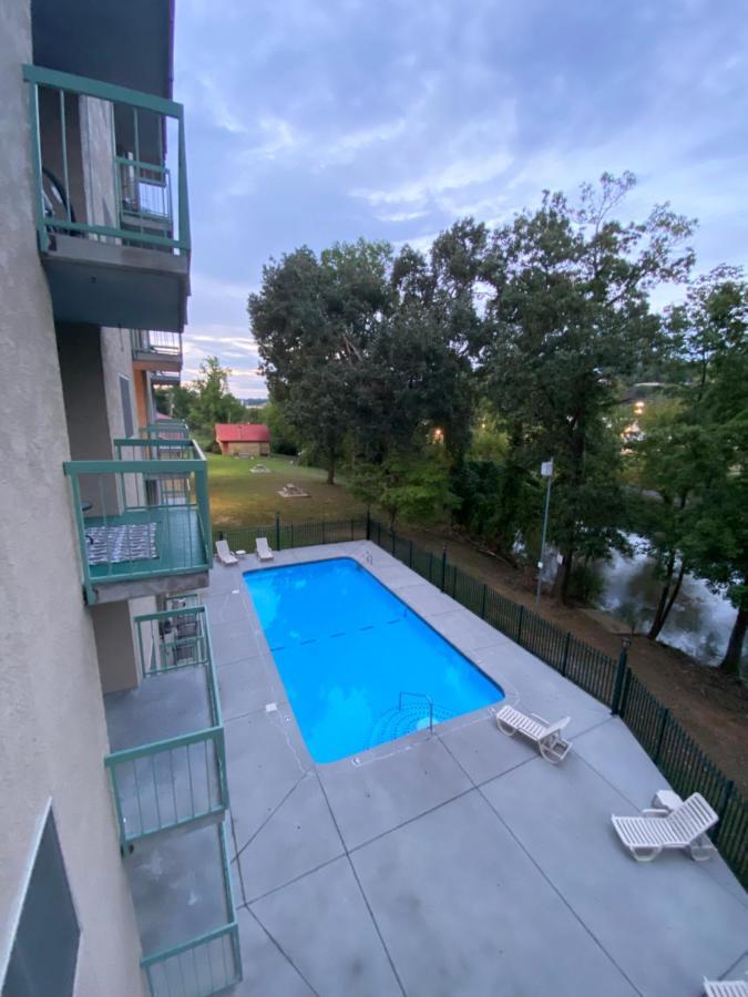 River Place Condos #401 2Bd พิเจนฟอร์จ ภายนอก รูปภาพ